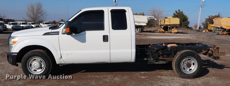 image for item DG3306 2012 Ford F250 Super Duty XL SuperCab pickup truck cab and chassis