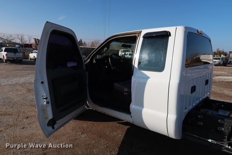 image for item DG3306 2012 Ford F250 Super Duty XL SuperCab pickup truck cab and chassis