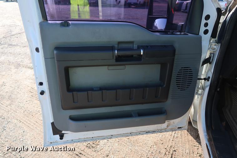 image for item DG3306 2012 Ford F250 Super Duty XL SuperCab pickup truck cab and chassis