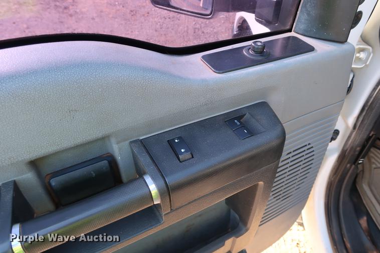 image for item DG3306 2012 Ford F250 Super Duty XL SuperCab pickup truck cab and chassis