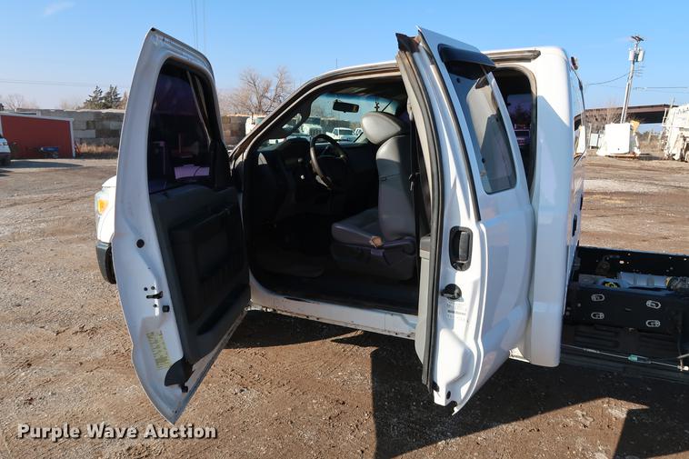 image for item DG3306 2012 Ford F250 Super Duty XL SuperCab pickup truck cab and chassis