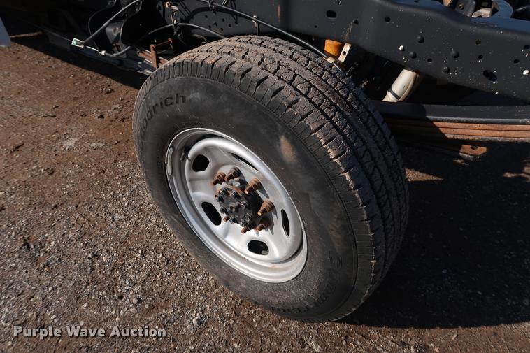 image for item DG3306 2012 Ford F250 Super Duty XL SuperCab pickup truck cab and chassis