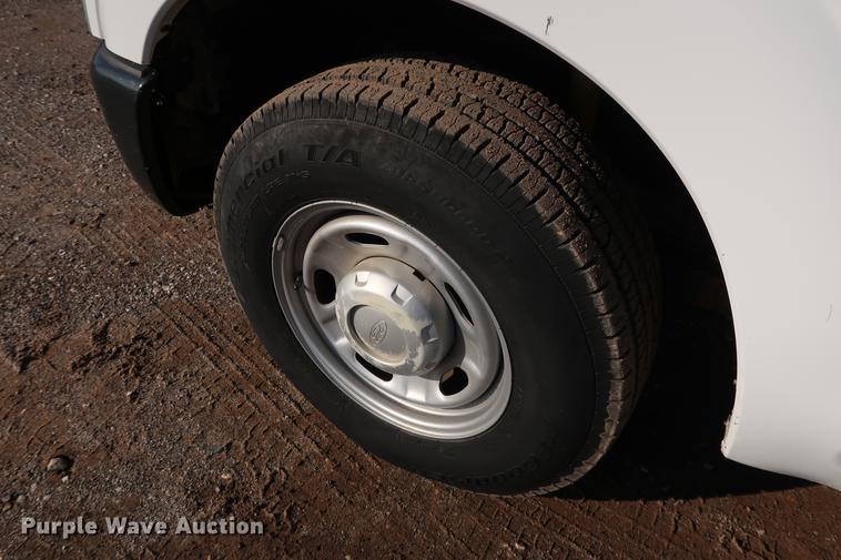 image for item DG3306 2012 Ford F250 Super Duty XL SuperCab pickup truck cab and chassis