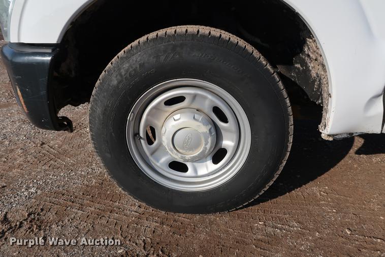 image for item DG3306 2012 Ford F250 Super Duty XL SuperCab pickup truck cab and chassis