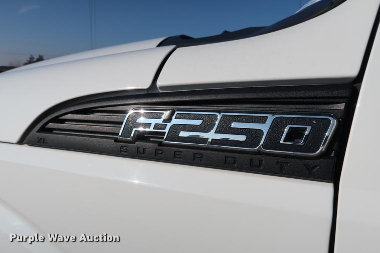 image for item DG3306 2012 Ford F250 Super Duty XL SuperCab pickup truck cab and chassis