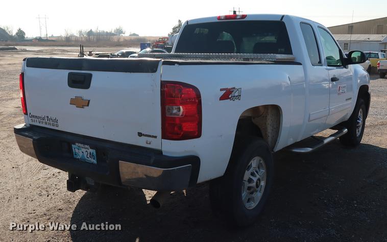 image for item DG3308 2011 Chevrolet Silverado 2500HD LT Z71 Ext. Cab pickup truck