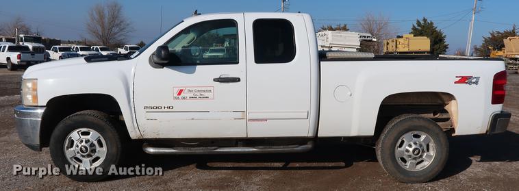 image for item DG3308 2011 Chevrolet Silverado 2500HD LT Z71 Ext. Cab pickup truck
