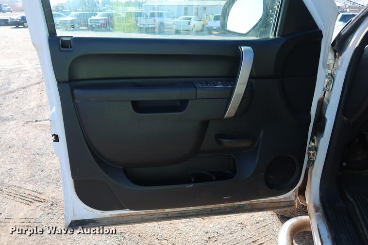 image for item DG3308 2011 Chevrolet Silverado 2500HD LT Z71 Ext. Cab pickup truck