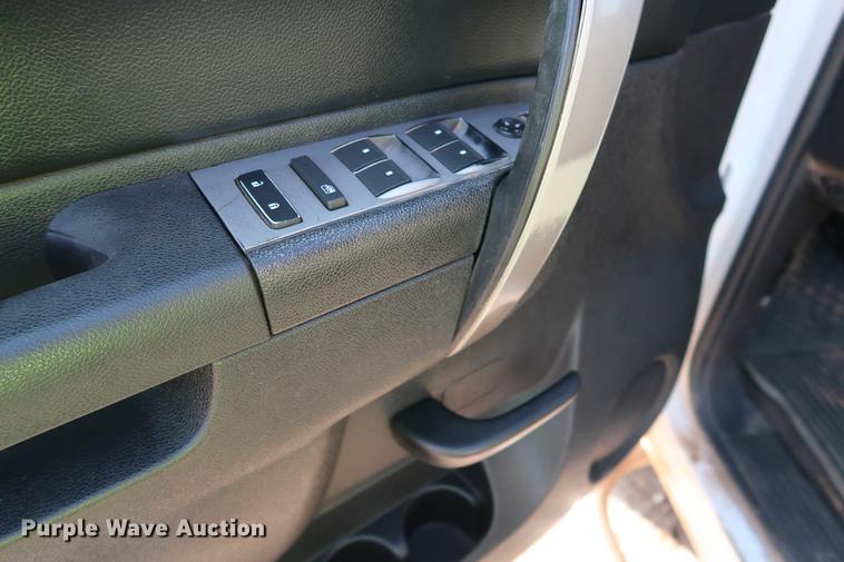 image for item DG3308 2011 Chevrolet Silverado 2500HD LT Z71 Ext. Cab pickup truck