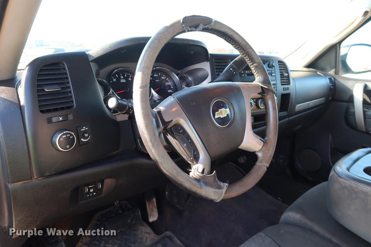 image for item DG3308 2011 Chevrolet Silverado 2500HD LT Z71 Ext. Cab pickup truck