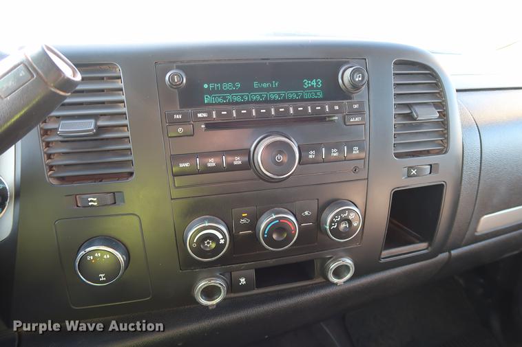 image for item DG3308 2011 Chevrolet Silverado 2500HD LT Z71 Ext. Cab pickup truck