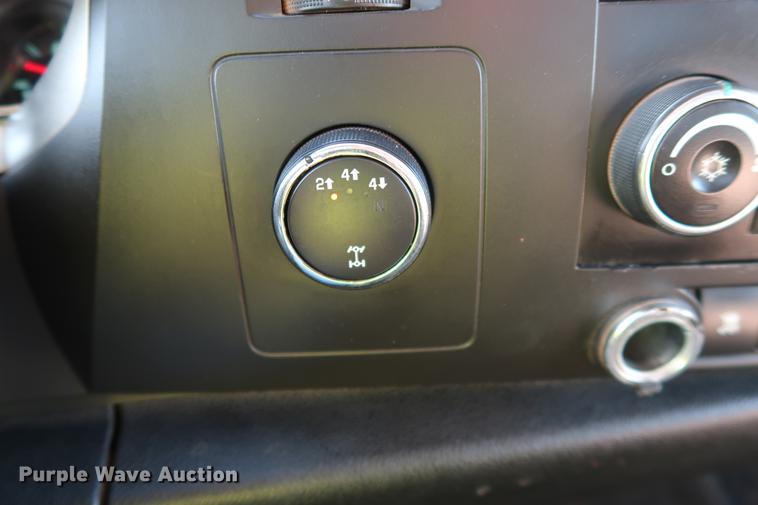 image for item DG3308 2011 Chevrolet Silverado 2500HD LT Z71 Ext. Cab pickup truck