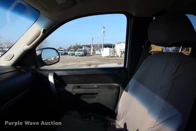 image for item DG3308 2011 Chevrolet Silverado 2500HD LT Z71 Ext. Cab pickup truck