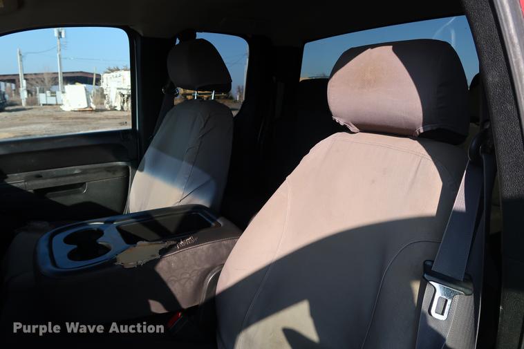 image for item DG3308 2011 Chevrolet Silverado 2500HD LT Z71 Ext. Cab pickup truck