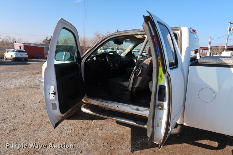 image for item DG3308 2011 Chevrolet Silverado 2500HD LT Z71 Ext. Cab pickup truck