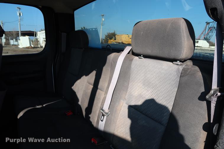 image for item DG3308 2011 Chevrolet Silverado 2500HD LT Z71 Ext. Cab pickup truck