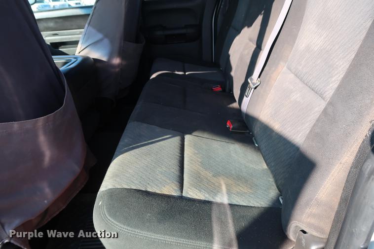 image for item DG3308 2011 Chevrolet Silverado 2500HD LT Z71 Ext. Cab pickup truck