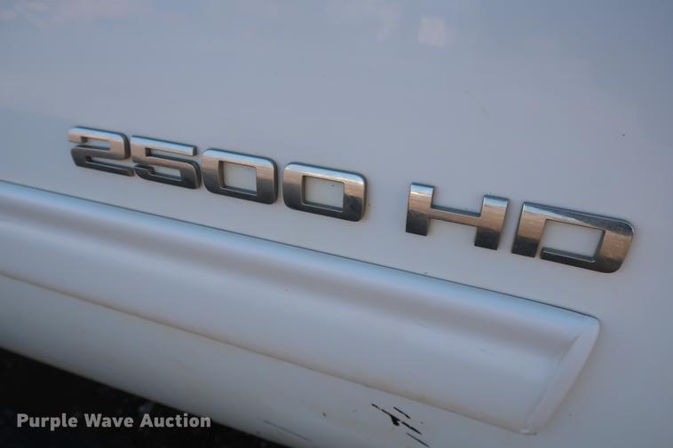 image for item DG3308 2011 Chevrolet Silverado 2500HD LT Z71 Ext. Cab pickup truck