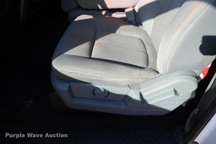 image for item DG3310 2013 Ford F150 XLT SuperCab pickup truck