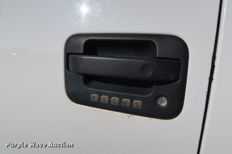 image for item DG3310 2013 Ford F150 XLT SuperCab pickup truck