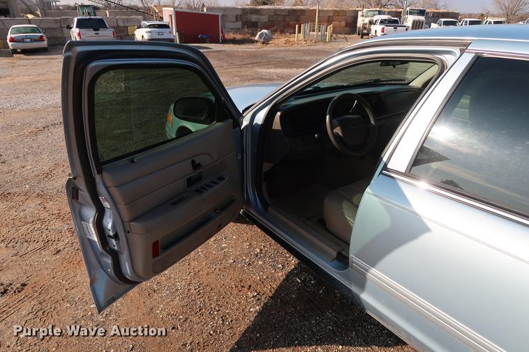 image for item DG3311 2011 Ford Crown Victoria LX