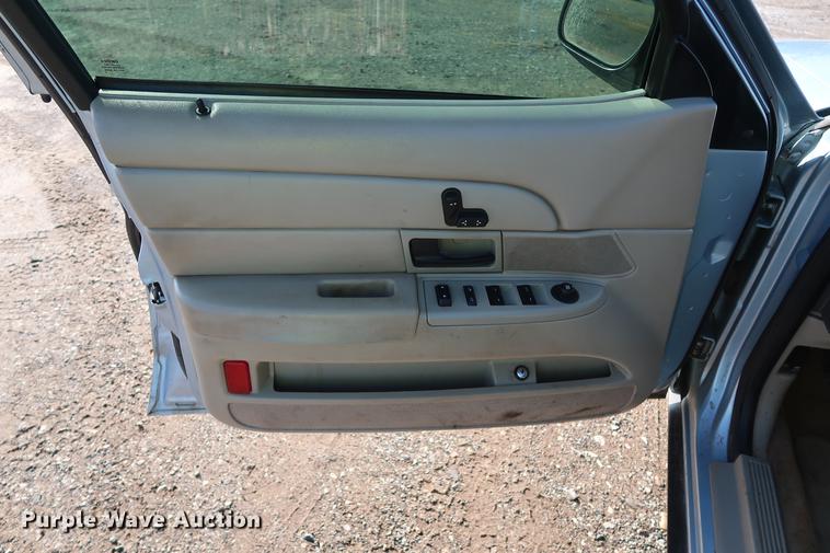 image for item DG3311 2011 Ford Crown Victoria LX