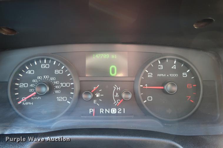 image for item DG3311 2011 Ford Crown Victoria LX