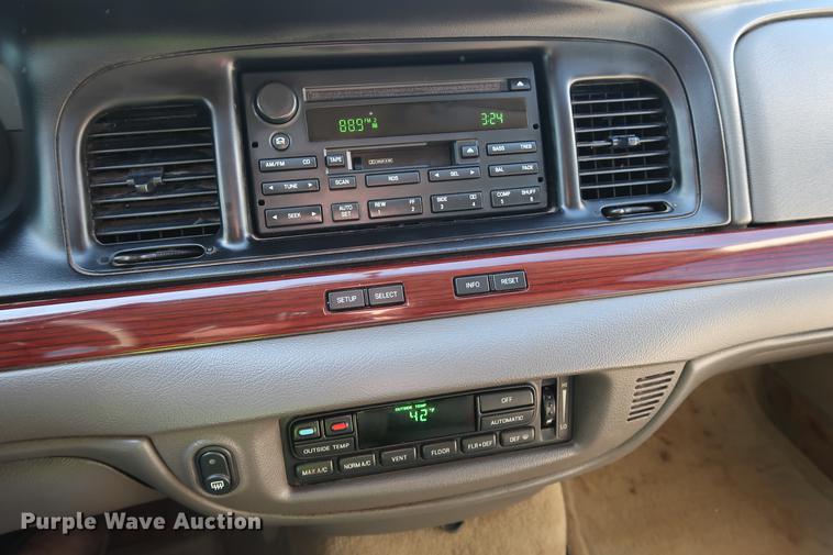 image for item DG3311 2011 Ford Crown Victoria LX