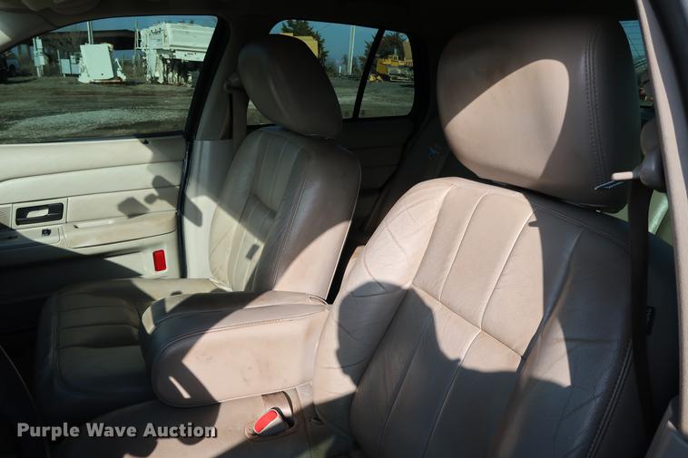 image for item DG3311 2011 Ford Crown Victoria LX