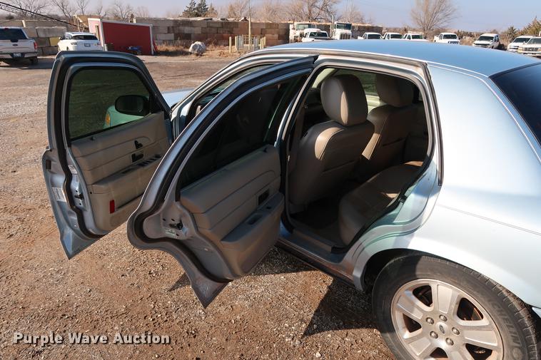 image for item DG3311 2011 Ford Crown Victoria LX