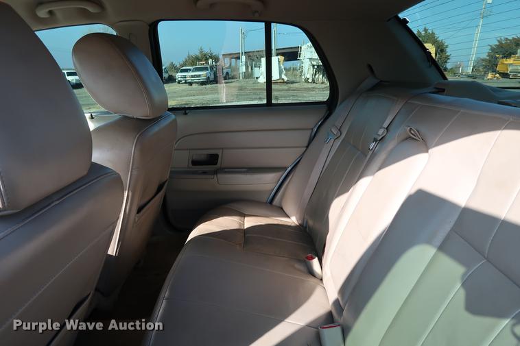 image for item DG3311 2011 Ford Crown Victoria LX