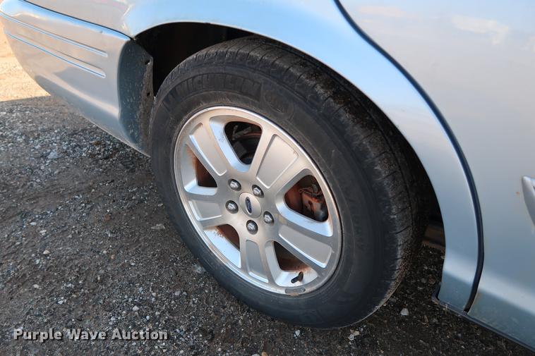 image for item DG3311 2011 Ford Crown Victoria LX