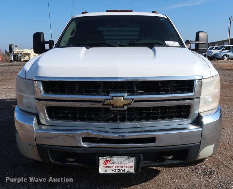 image for item DG3314 2010 Chevrolet Silverado 3500HD Crew Cab flatbed pickup truck
