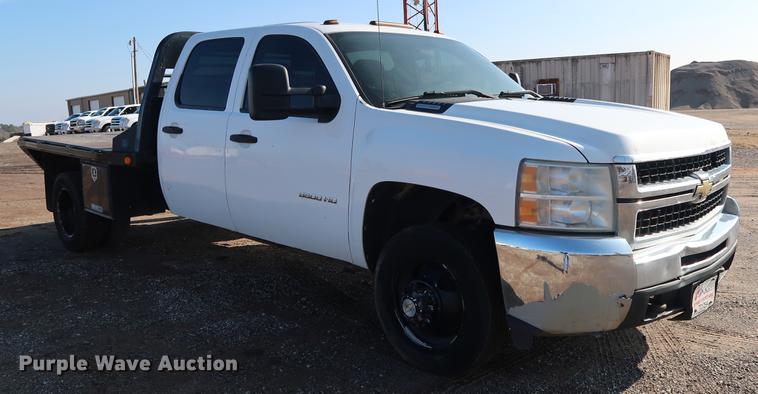 image for item DG3314 2010 Chevrolet Silverado 3500HD Crew Cab flatbed pickup truck