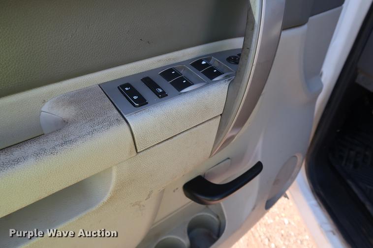 image for item DG3314 2010 Chevrolet Silverado 3500HD Crew Cab flatbed pickup truck