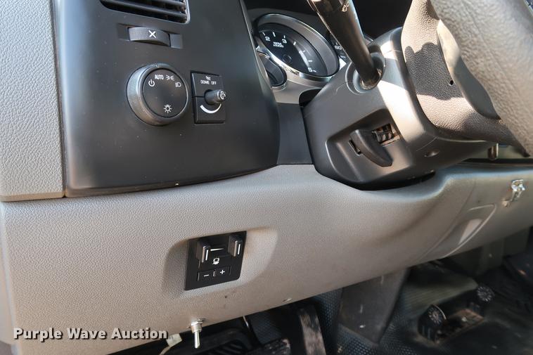 image for item DG3314 2010 Chevrolet Silverado 3500HD Crew Cab flatbed pickup truck