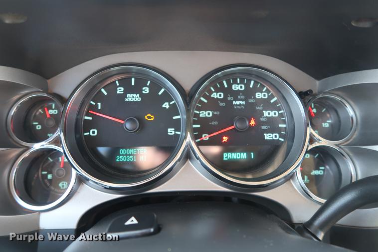 image for item DG3314 2010 Chevrolet Silverado 3500HD Crew Cab flatbed pickup truck