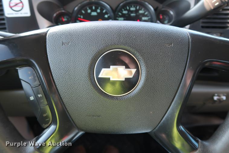 image for item DG3314 2010 Chevrolet Silverado 3500HD Crew Cab flatbed pickup truck