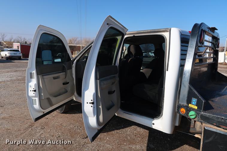image for item DG3314 2010 Chevrolet Silverado 3500HD Crew Cab flatbed pickup truck