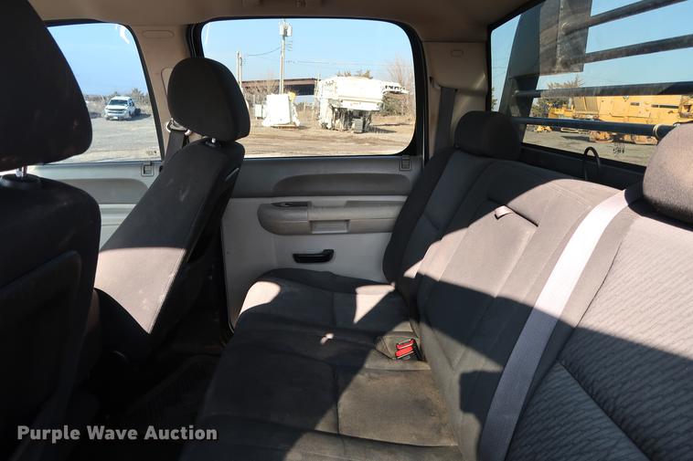 image for item DG3314 2010 Chevrolet Silverado 3500HD Crew Cab flatbed pickup truck