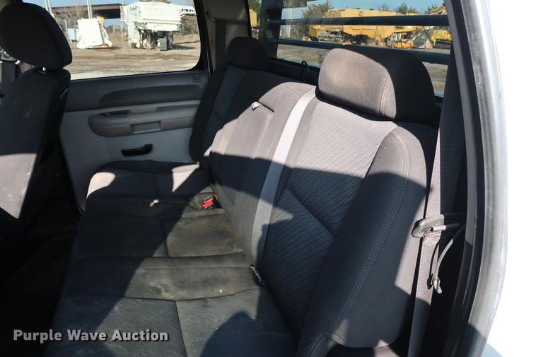 image for item DG3314 2010 Chevrolet Silverado 3500HD Crew Cab flatbed pickup truck