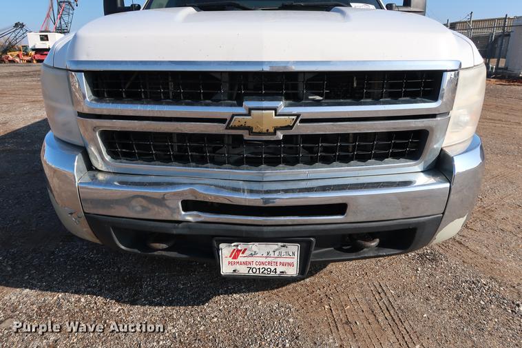 image for item DG3314 2010 Chevrolet Silverado 3500HD Crew Cab flatbed pickup truck