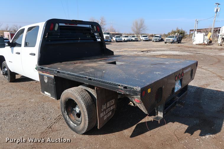 image for item DG3314 2010 Chevrolet Silverado 3500HD Crew Cab flatbed pickup truck
