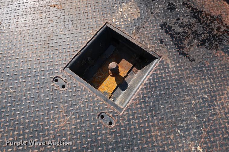 image for item DG3314 2010 Chevrolet Silverado 3500HD Crew Cab flatbed pickup truck