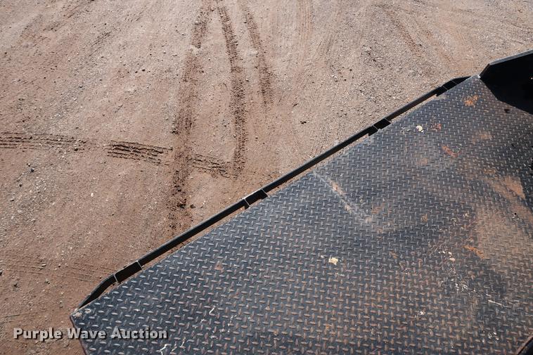 image for item DG3314 2010 Chevrolet Silverado 3500HD Crew Cab flatbed pickup truck