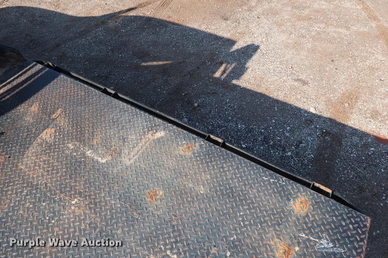 image for item DG3314 2010 Chevrolet Silverado 3500HD Crew Cab flatbed pickup truck