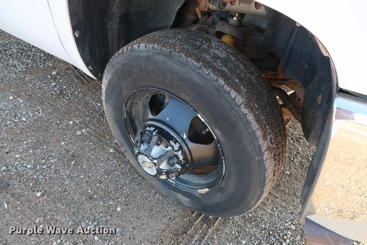 image for item DG3314 2010 Chevrolet Silverado 3500HD Crew Cab flatbed pickup truck