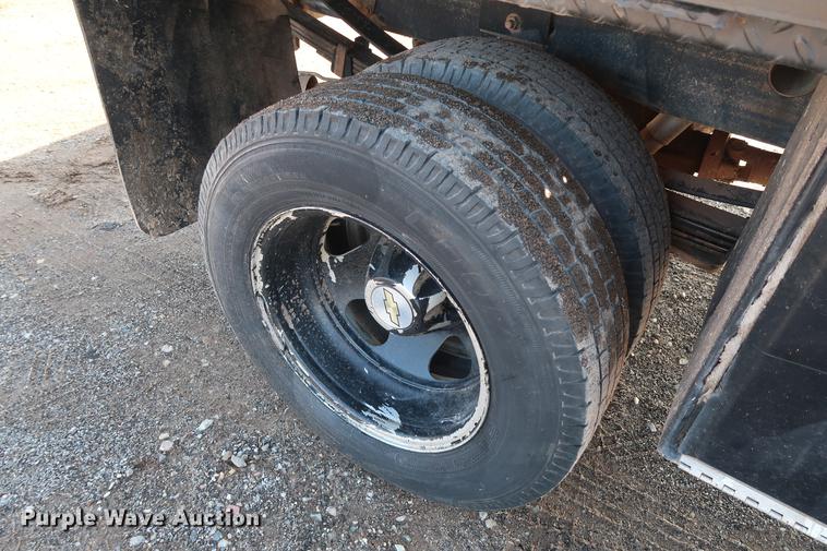 image for item DG3314 2010 Chevrolet Silverado 3500HD Crew Cab flatbed pickup truck