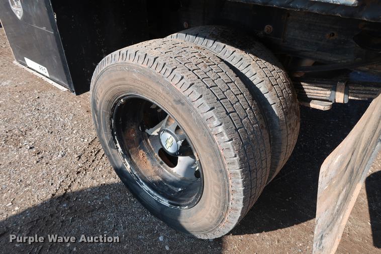 image for item DG3314 2010 Chevrolet Silverado 3500HD Crew Cab flatbed pickup truck