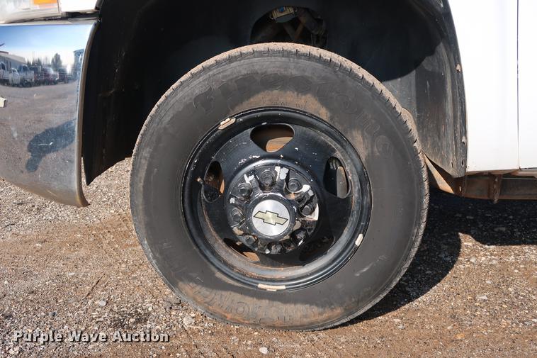 image for item DG3314 2010 Chevrolet Silverado 3500HD Crew Cab flatbed pickup truck